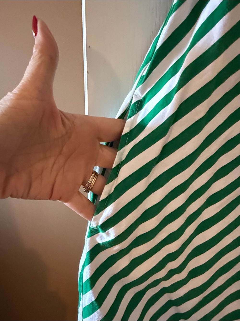 crown & ivy Green and White Chevron V-Neck Tunic - Picture 4 of 4